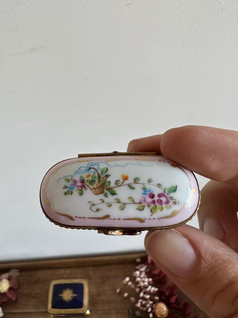 Assortiment de bonbonnières en porcelaine de Limoges années 1920