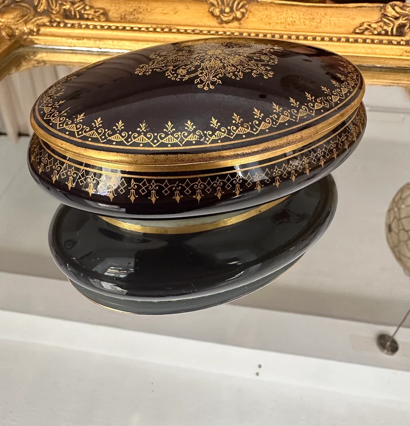 Assortiment de bonbonnières en porcelaine de Limoges années 1920