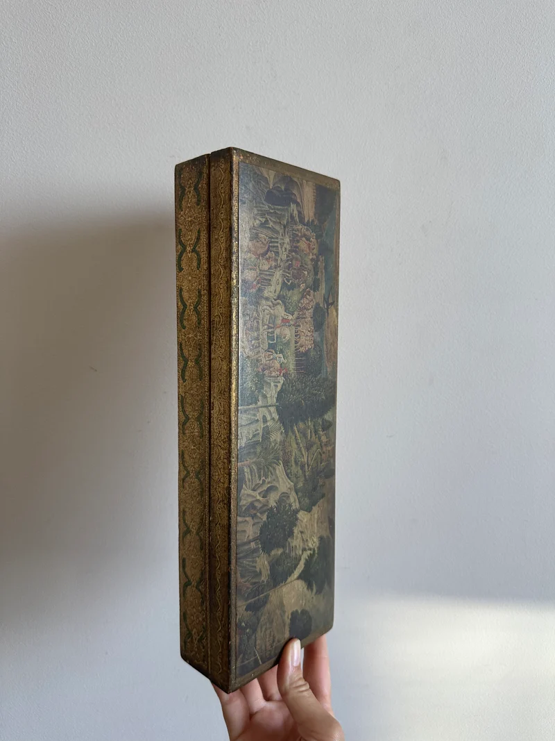 Boite rectangulaire florentine décoration tapisserie Moyen Age
