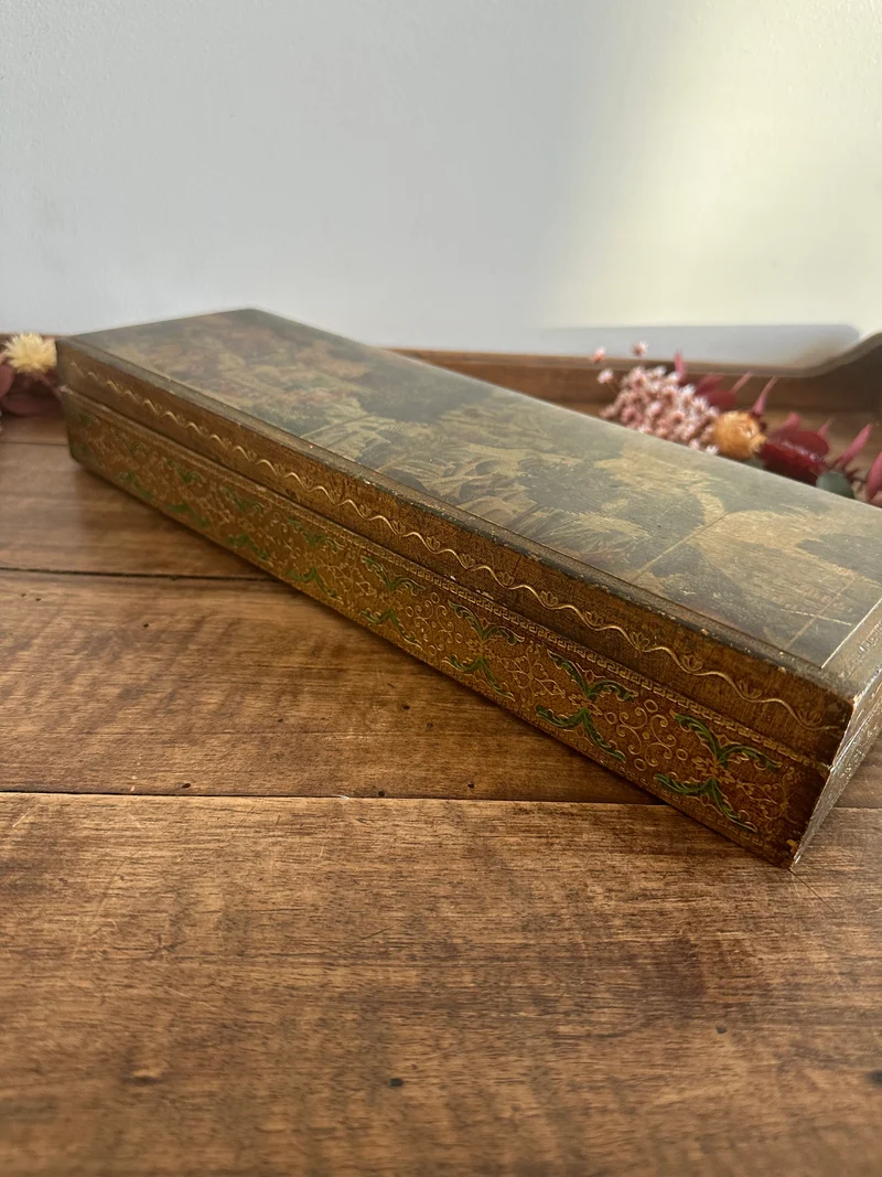 Boite rectangulaire florentine décoration tapisserie Moyen Age