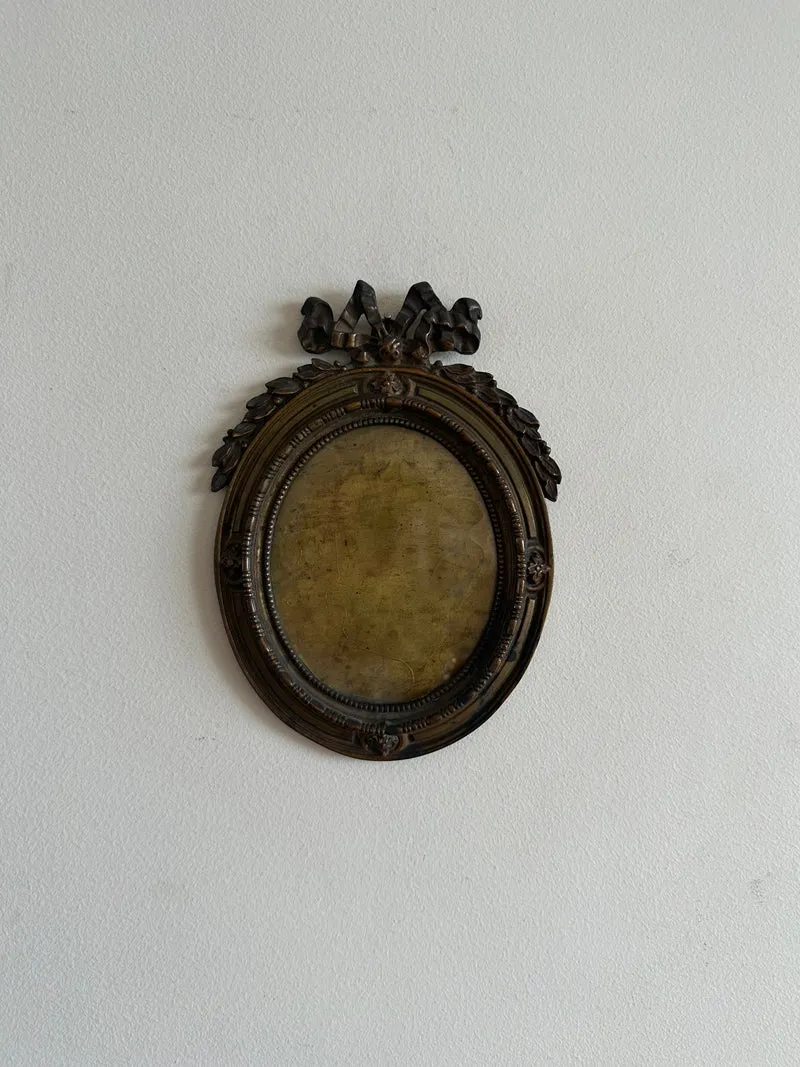 Cadre photo Napoléon III rond en bronze noeud sur fronton