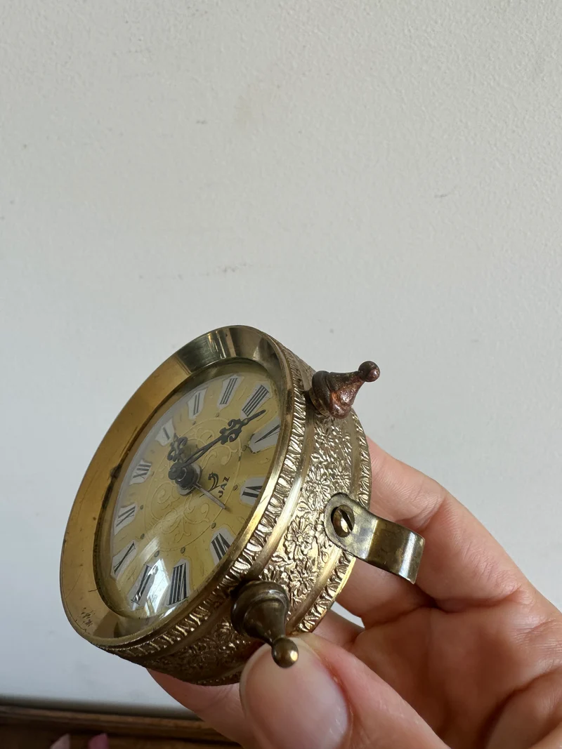 Réveil matin Jaz en laiton doré