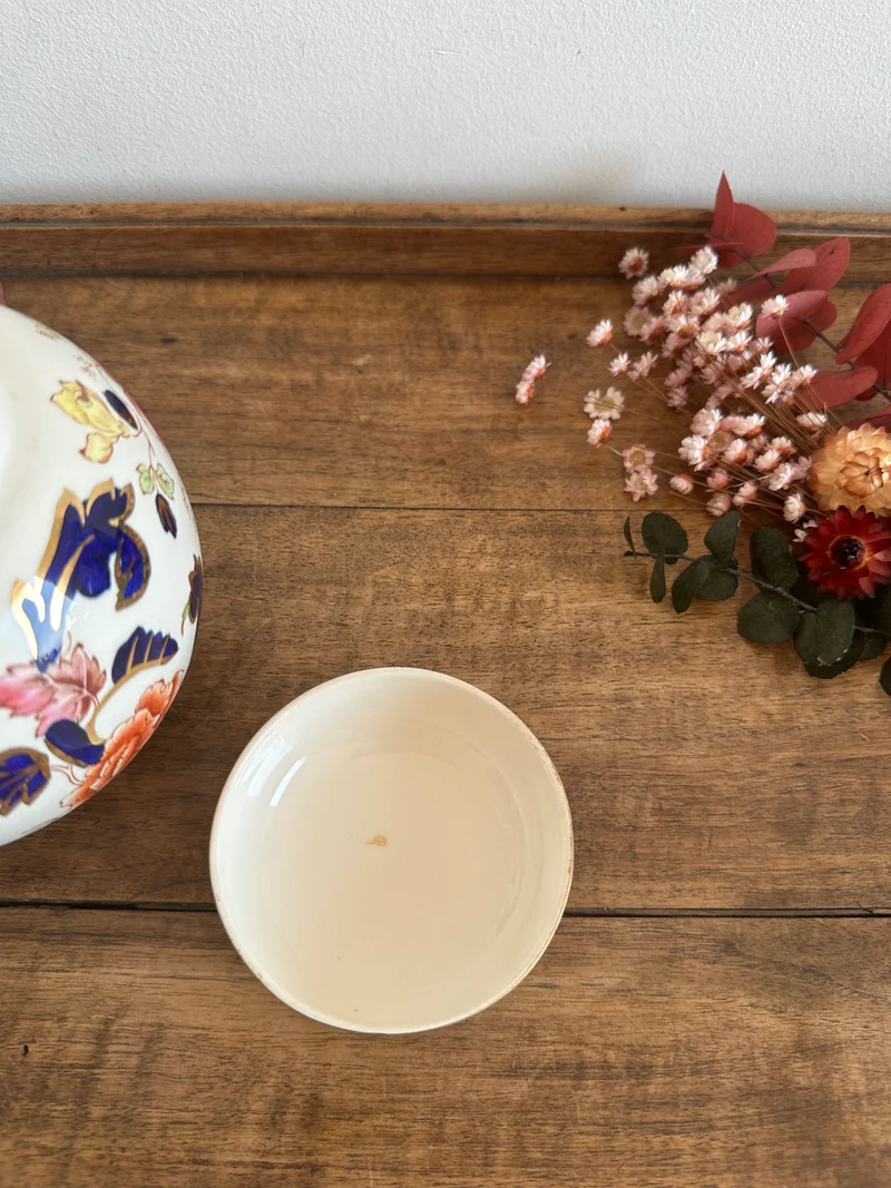 Pot en porcelaine peinte avec couvercle Made in England
