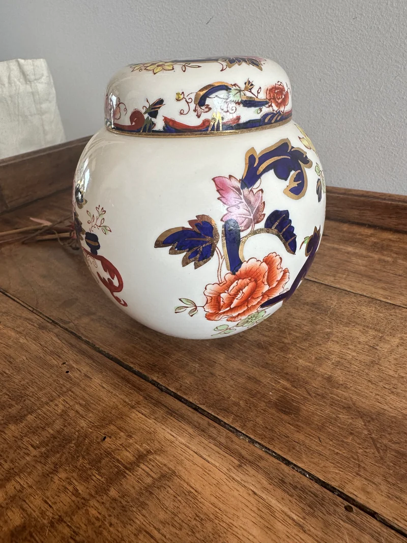 Pot en porcelaine peinte avec couvercle Made in England