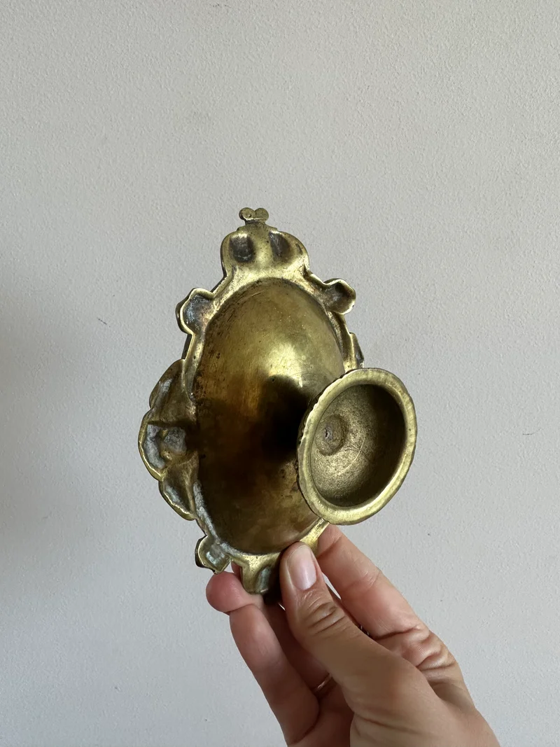 Vide poche sur pied en bronze ornement gothiques