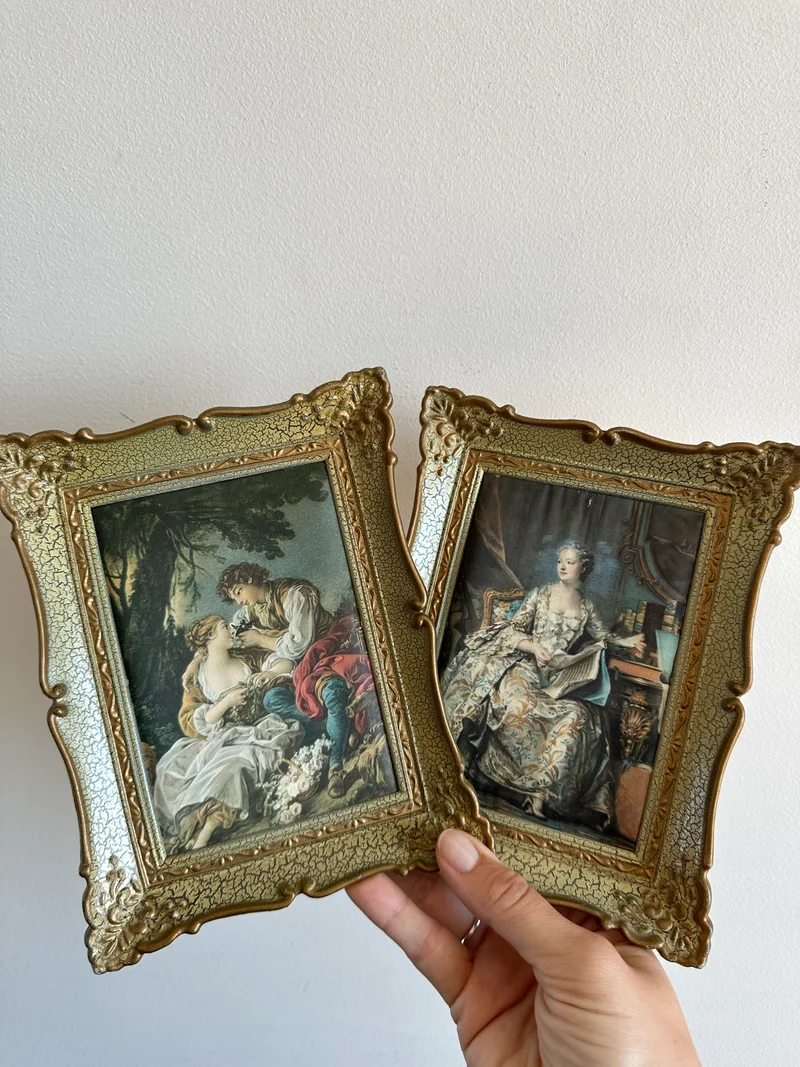 Cadres façon bois peint craquelé vert représentations classiques de De La Tour Mme de Pompadour