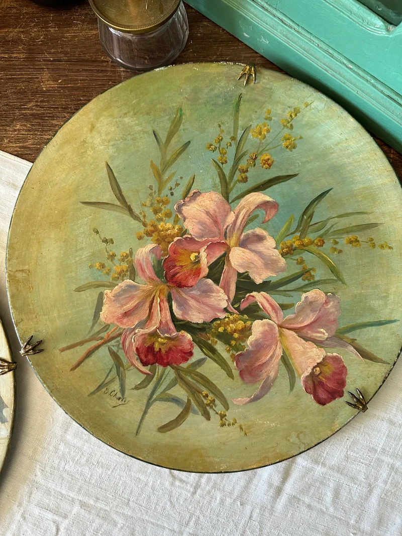 Assiettes décoratives signées 1913