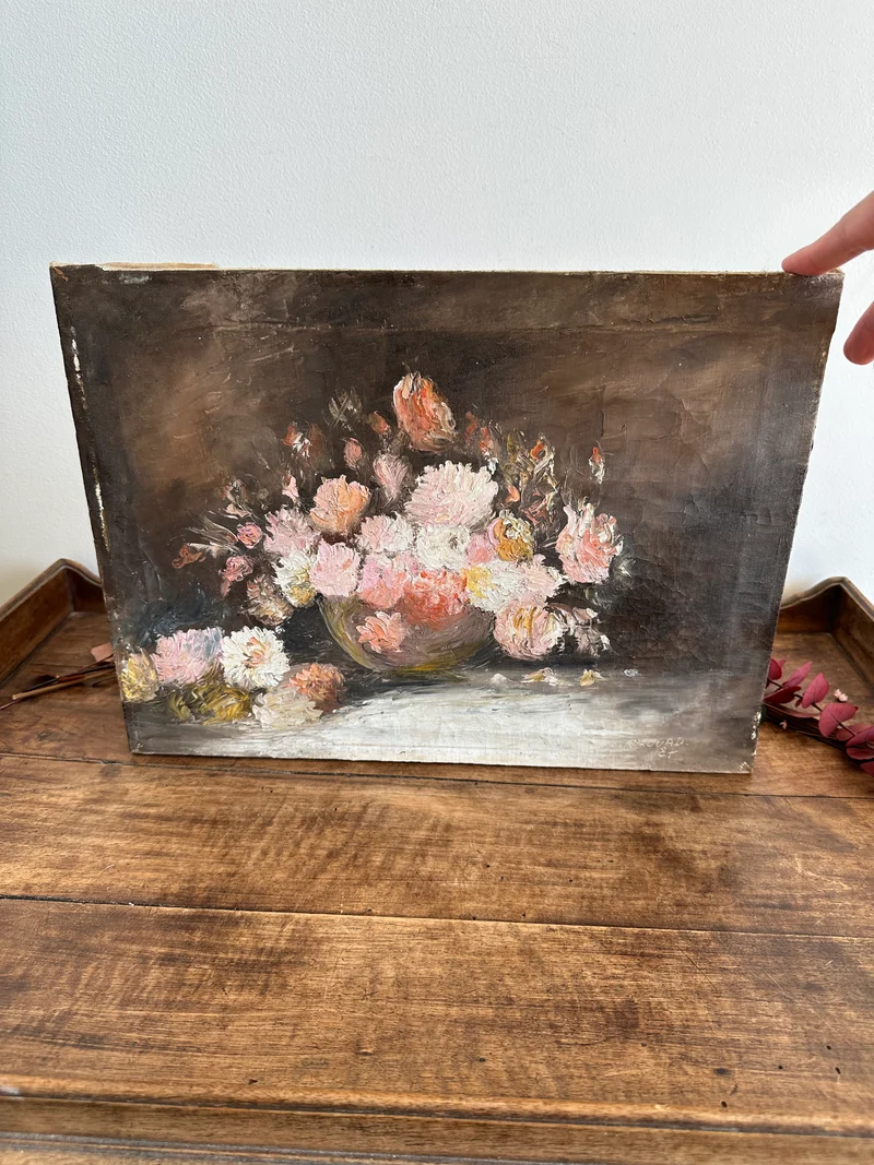 Peinture à l'huile sur toile signée, fond sombre fleurs roses