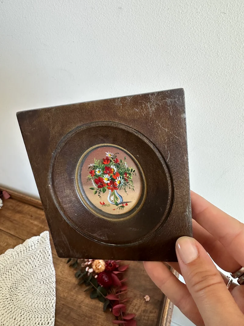 Peinture taille mini signée bouquet de fleurs dans cadre en bois années 30