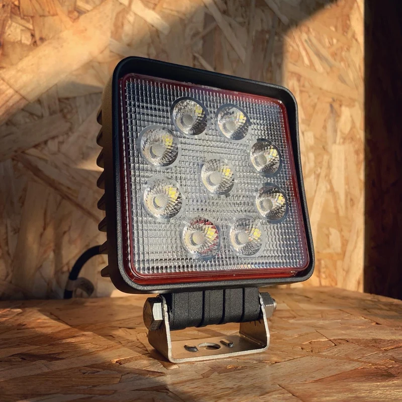Projecteur carré 27w par LED Autolamps
