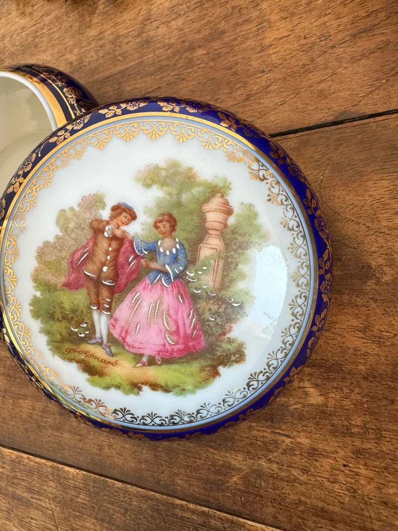 Bonbonnières en porcelaine Limoges anciennes
