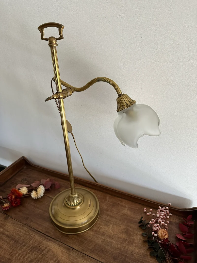 Lampe tulipe à bascule en laiton