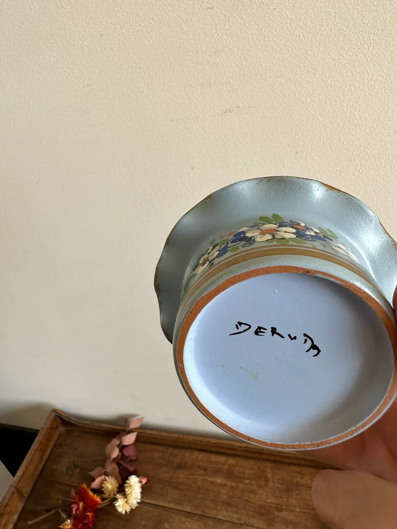 Bonbonnière en porcelaine peinte à la main