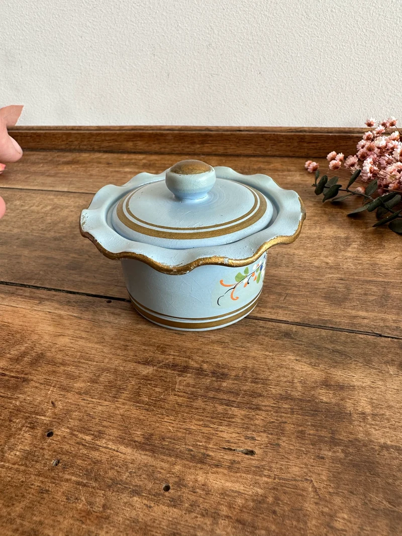 Bonbonnière en porcelaine peinte à la main