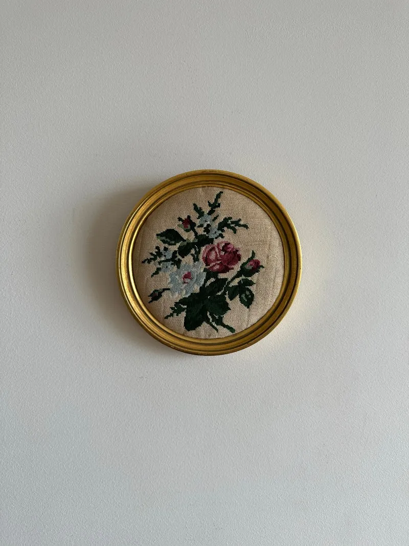 Broderie ronde cadre doré en bois