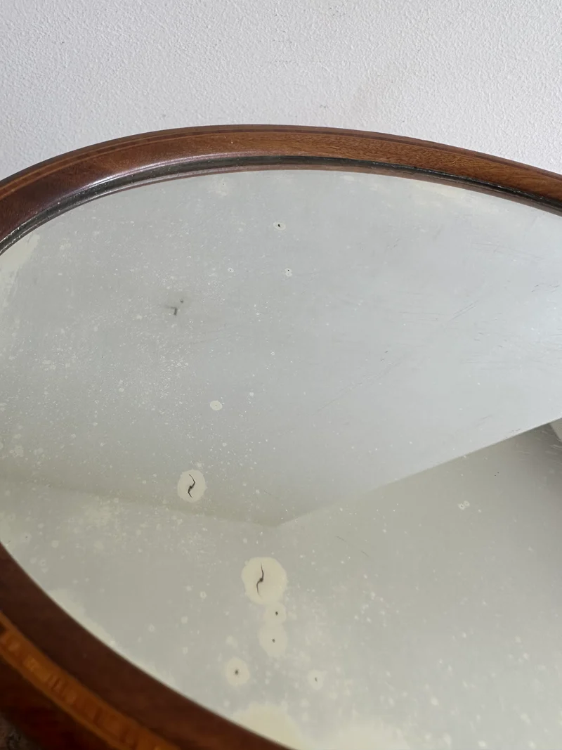 Plateau miroir ovale en bois avec anses en laiton travaillé
