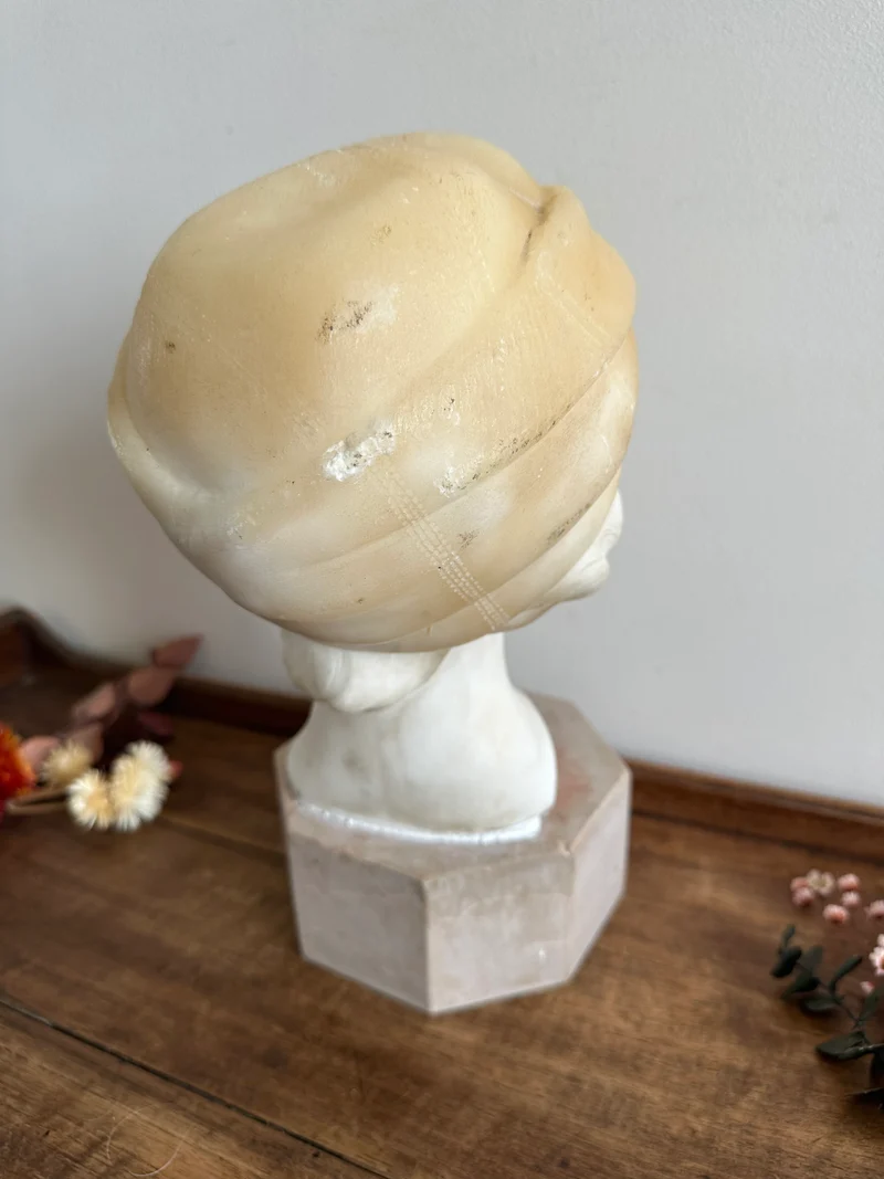 Statue en résine et plâtre, jeune fille année 20
