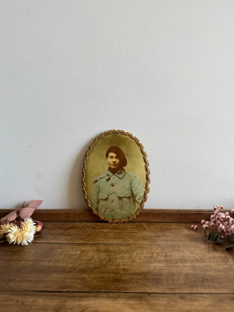 Photographie poilu dans cadre en laiton à poser