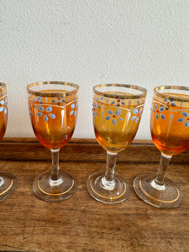 Verres à liqueur sur pied décorés main