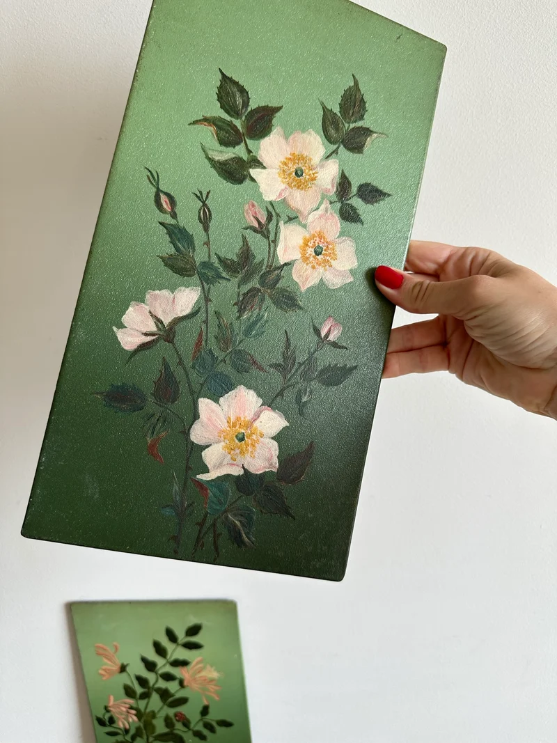 Peintures florales sur tôle fond vert