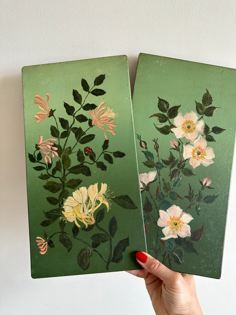 Peintures florales sur tôle fond vert