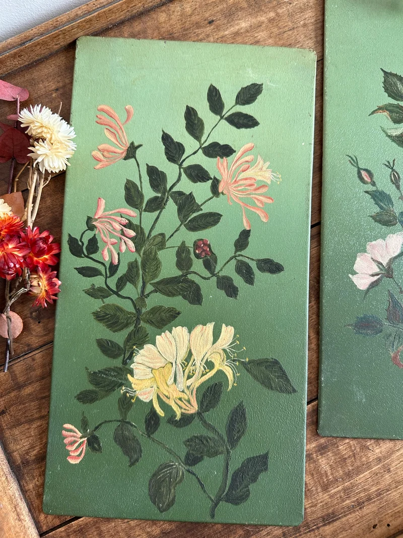 Peintures florales sur tôle fond vert