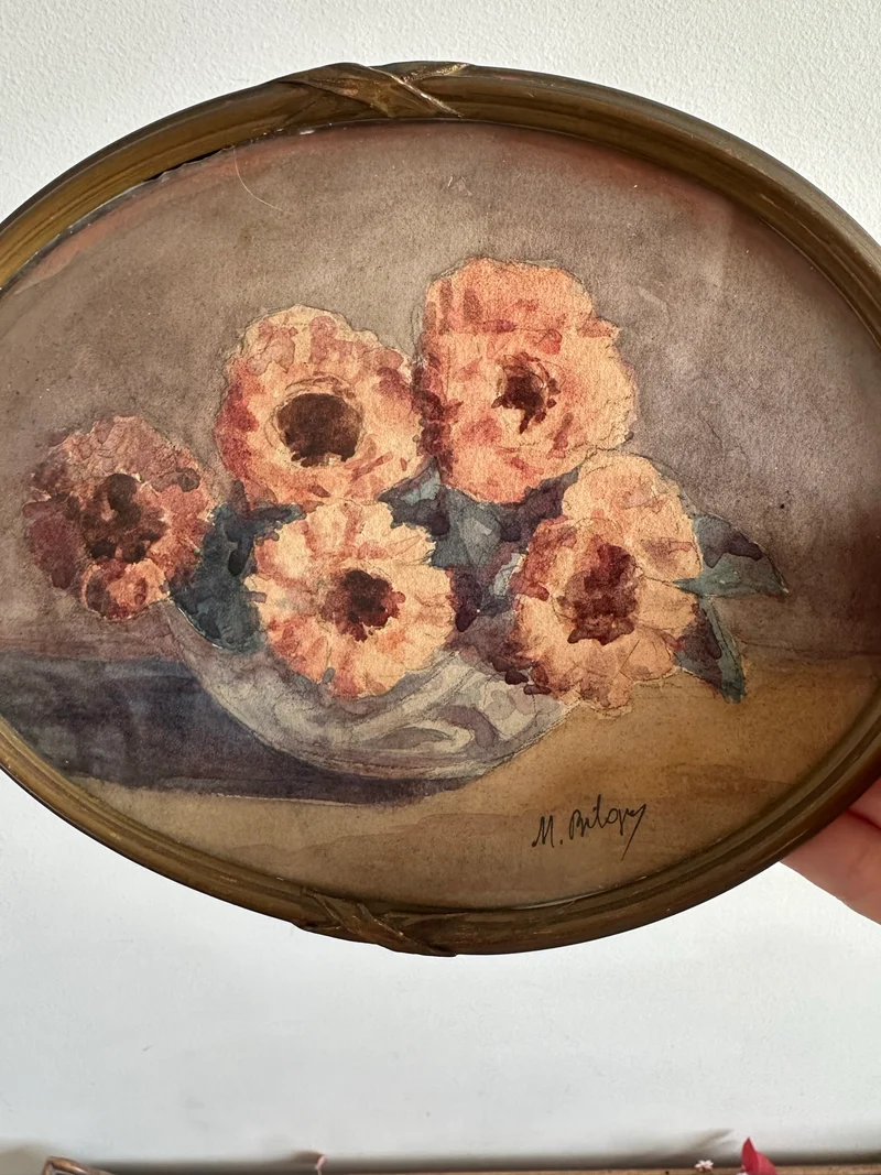 Peinture fleurs roses pâles signée dans cadre ovale en bois début XXème