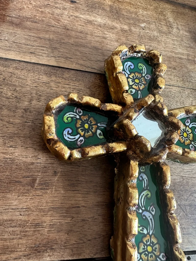 Croix en bois émaillé péruvienne