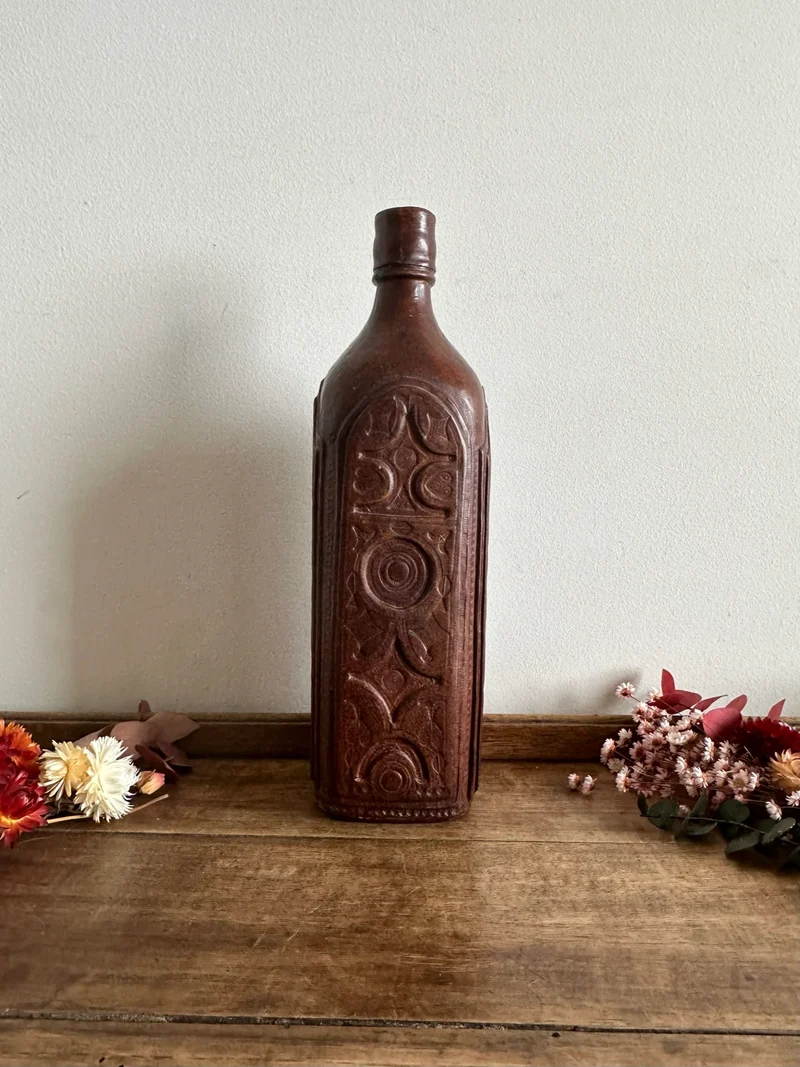 Bouteille recouverte de cuire