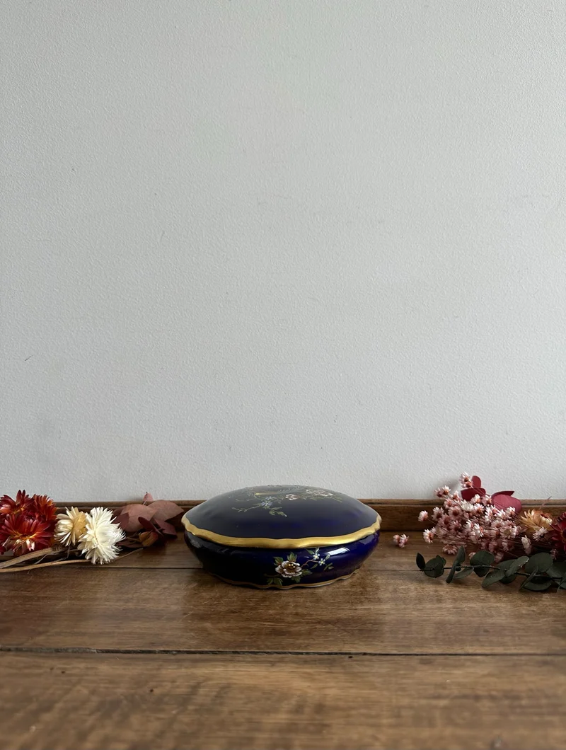 Bonbonnière en porcelaine de Limoges décorée à l'or fin