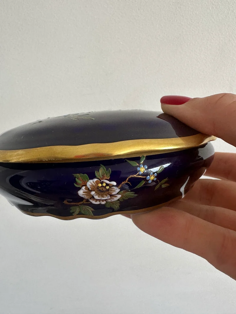 Bonbonnière en porcelaine de Limoges décorée à l'or fin