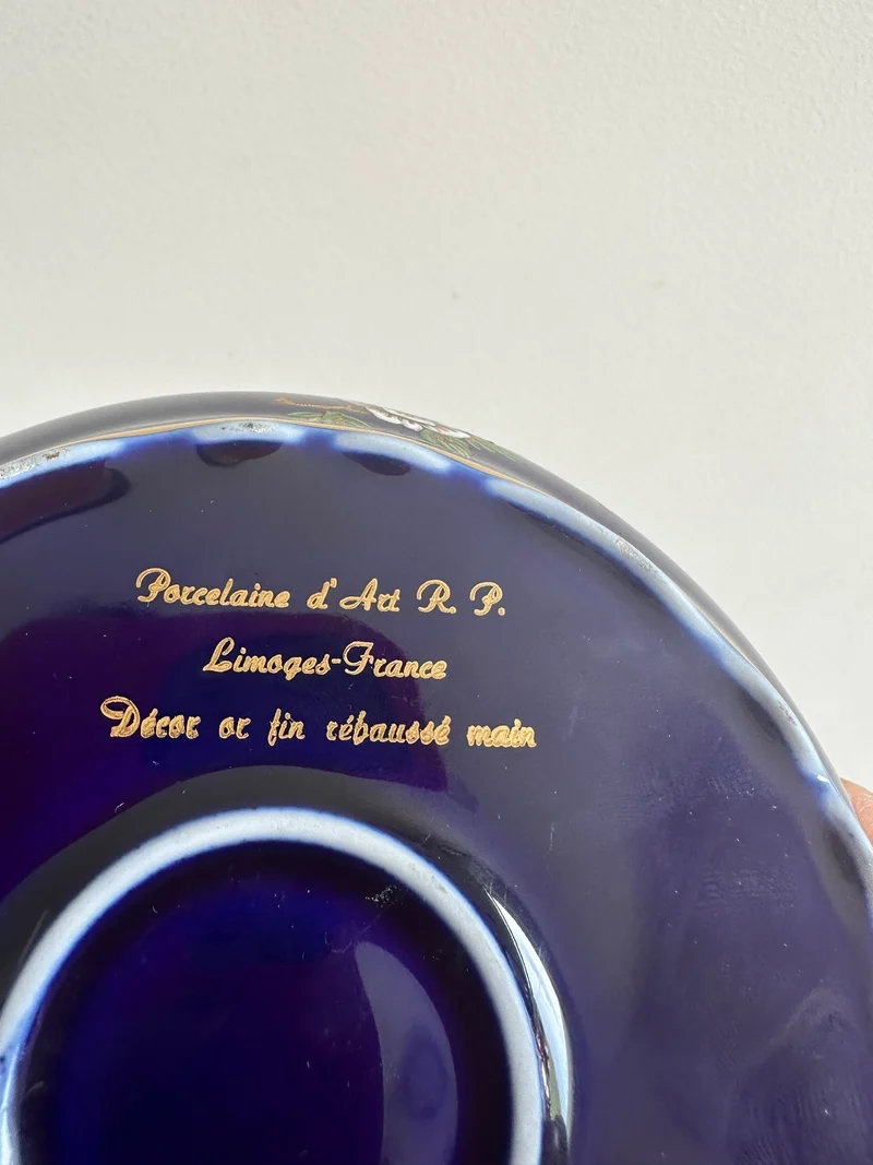 Bonbonnière en porcelaine de Limoges décorée à l'or fin