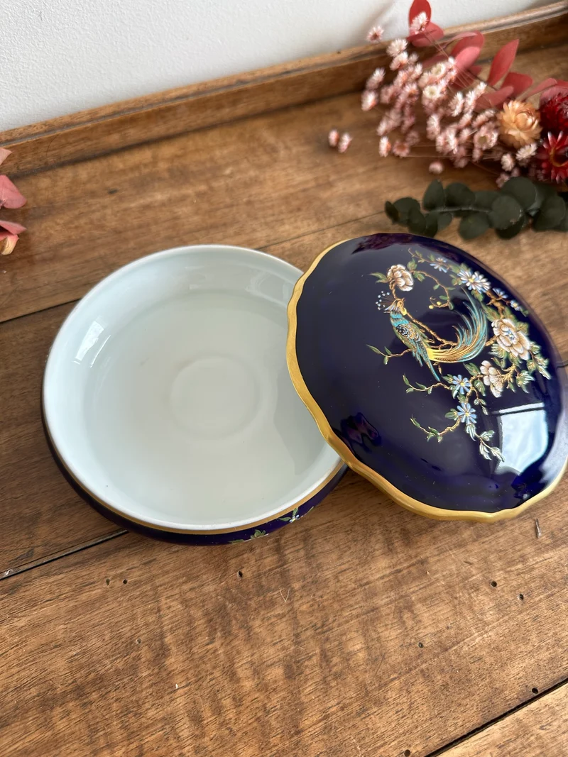 Bonbonnière en porcelaine de Limoges décorée à l'or fin