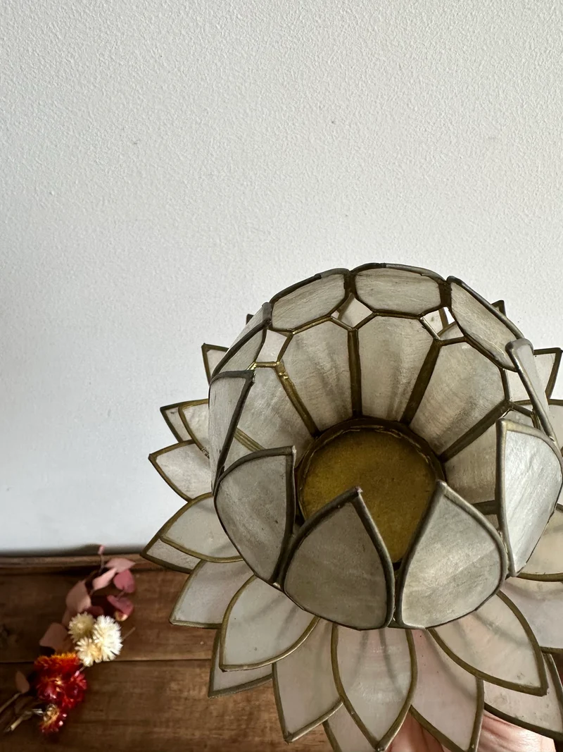 Bougeoir nénuphar en nacre et laiton