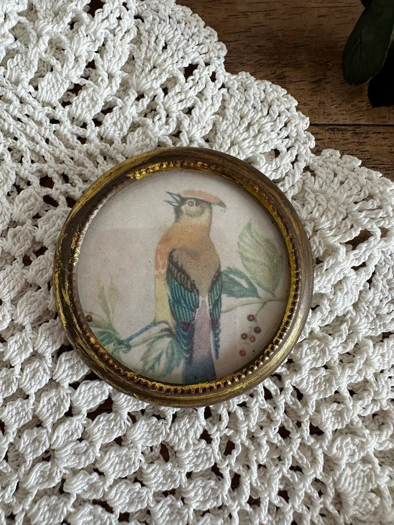 Médaillon oiseau en métal doré XIX ème