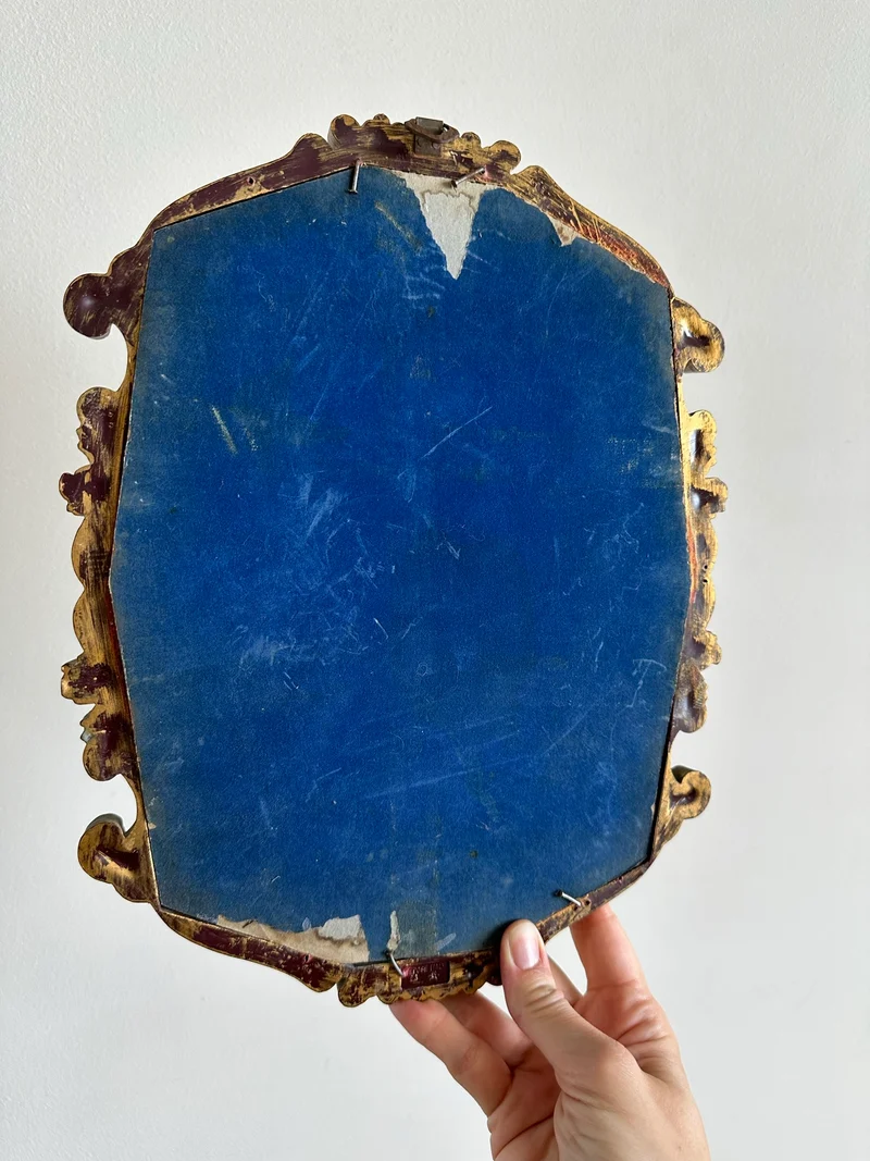 Miroir en bois et plastique doré moulures rocailles