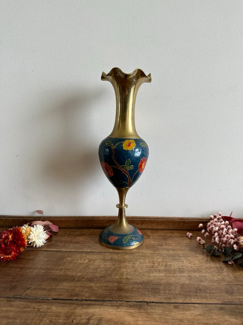 Vase en laiton émaillé bleu rose et vert