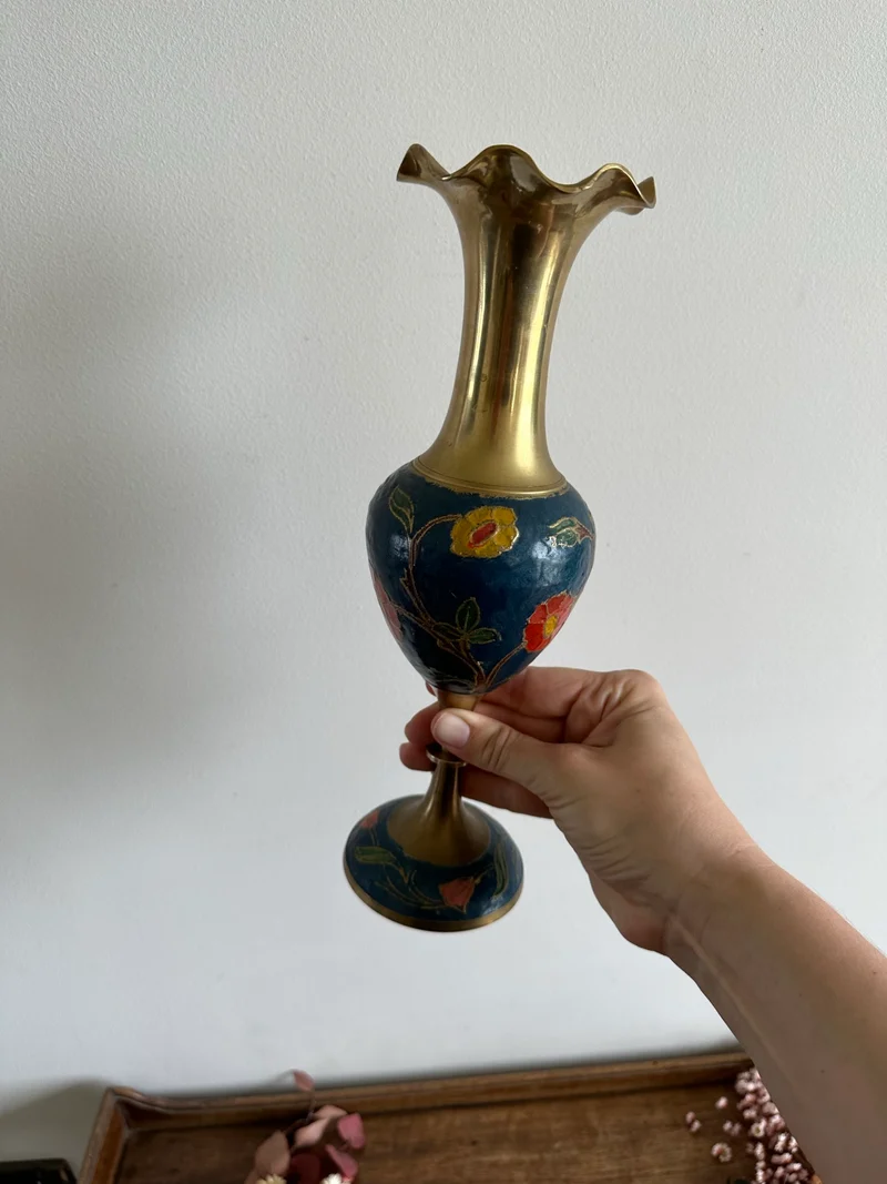 Vase en laiton émaillé bleu rose et vert