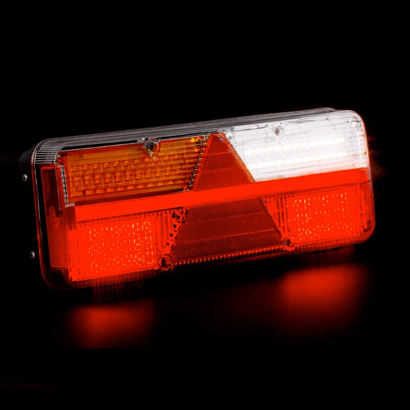 Feu de remorque à LED Fristom de grande taille avec clignotant dynamique / 6 fonctions
