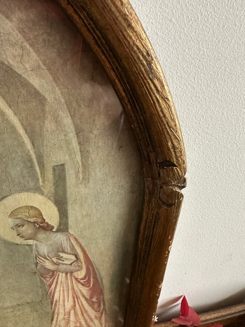 Icône religieuse représentation de l'annonciation dans cadre en bois doré à moulures