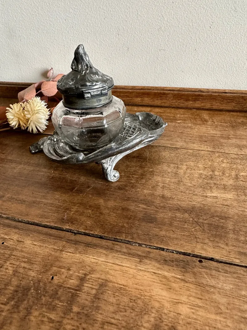 Encrier en fonte avec réservoir en verre