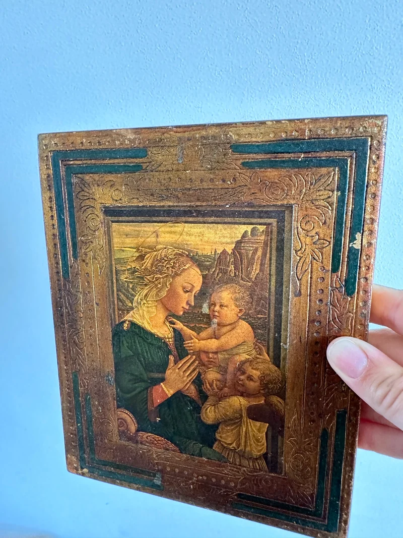 Icône religieuse style florentin La Vierge l'enfant et deux anges dans cadre en bois doré liseré bleu