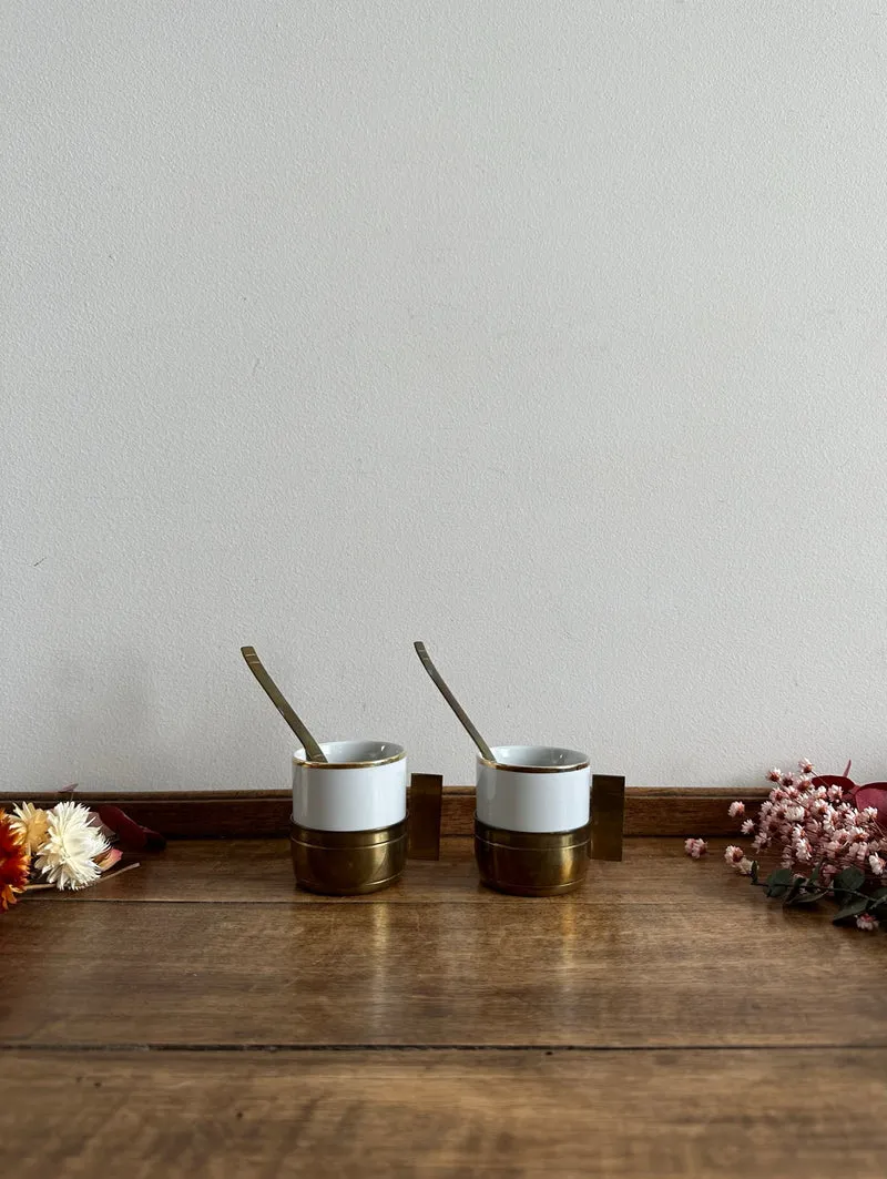 Tasses à café en laiton et porcelaine