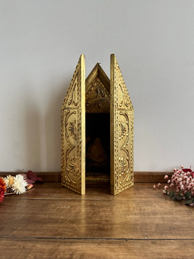 Triptyque religieux en bois florentin doré