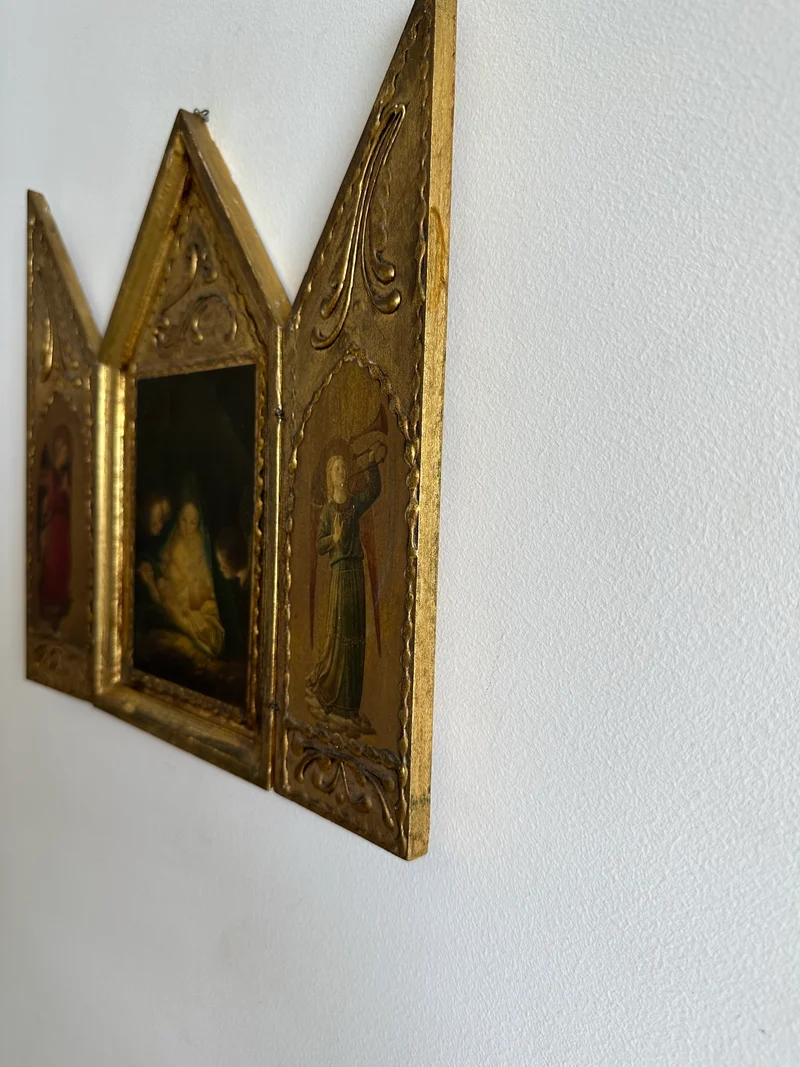 Triptyque religieux en bois florentin doré