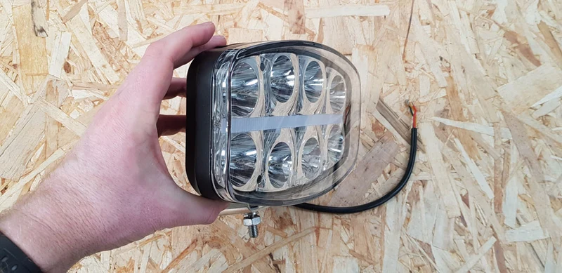 Lampe de conduite entièrement à DEL avec feu de stationnement à bande centrale