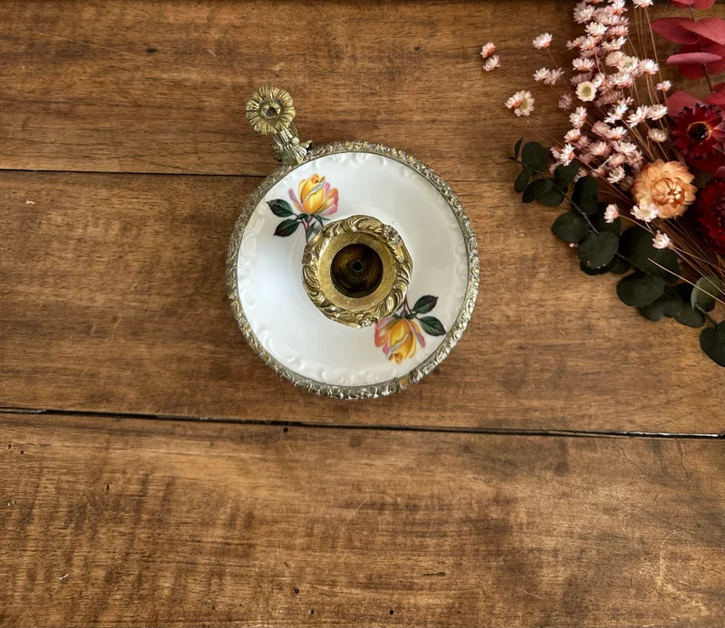 Bougeoir rat de cave en porcelaine et laiton