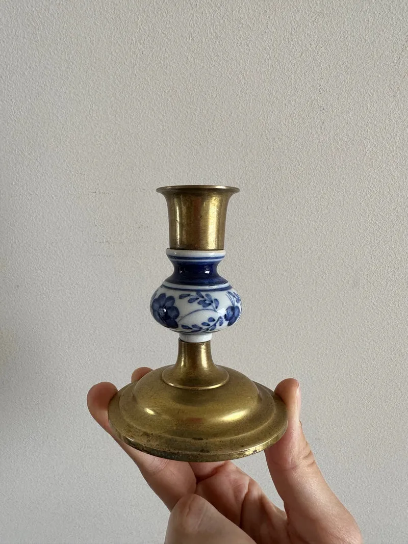 Bougeoir en laiton et porcelaine peinte