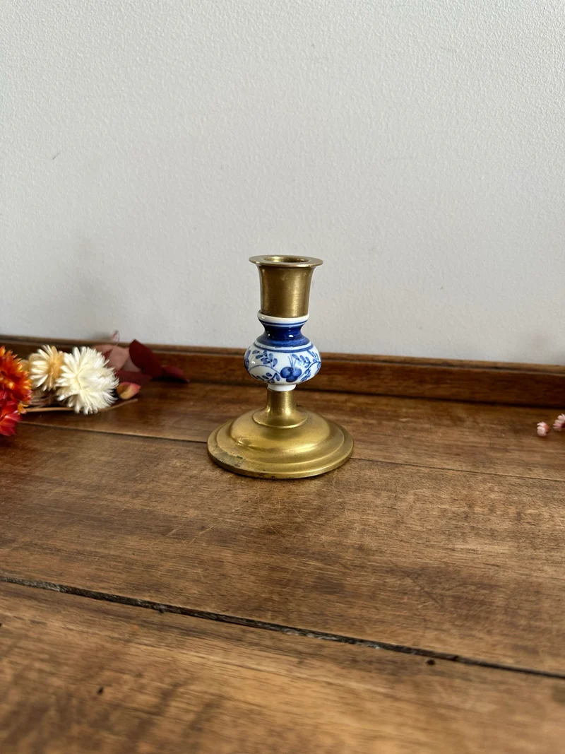 Bougeoir en laiton et porcelaine peinte