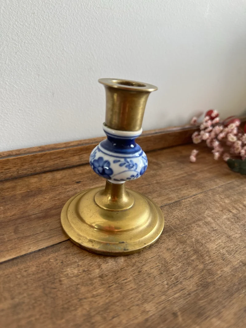 Bougeoir en laiton et porcelaine peinte